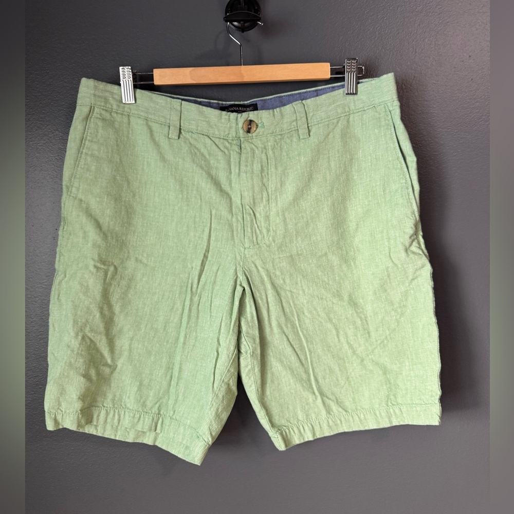 Banana Republic Light Green Men's Aiden Flat Front Shorts Sz. 34